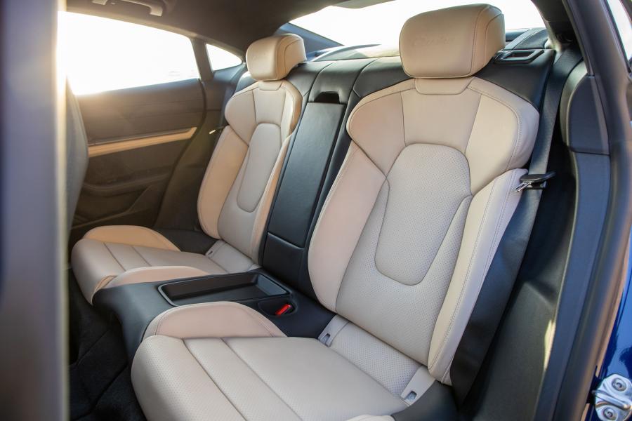 Интерьер Porsche Taycan Turbo 2019 года  (NA) (фото 2 из 14)